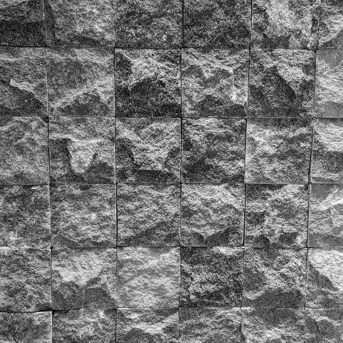 Pedra Hitam Bruta 20x20 cm, caixa com 0,50m²